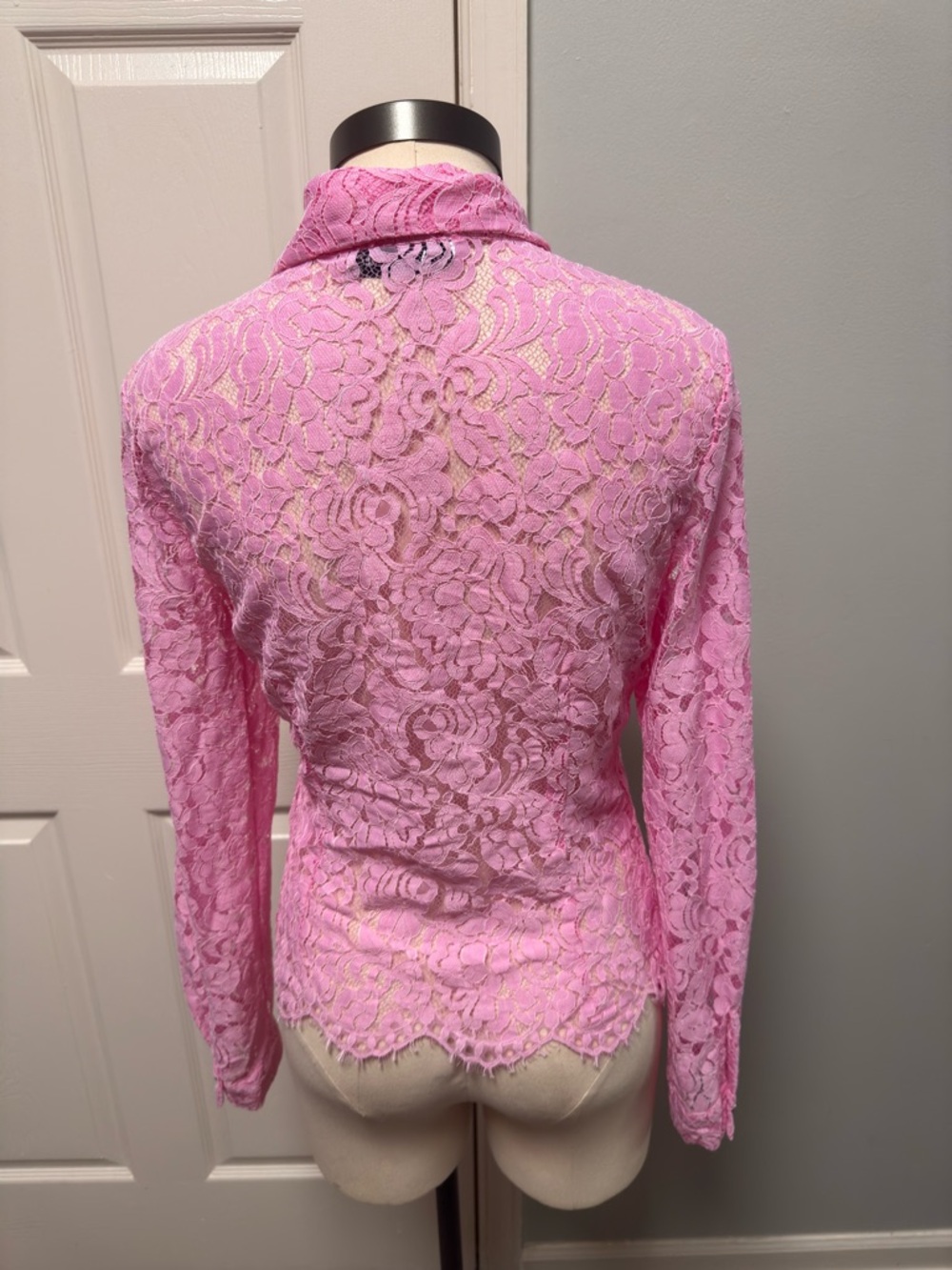 NWT- Zara Pink Eyelet Button-Up Shirt Medium - Picture 4 of 5